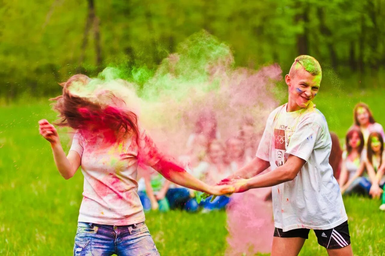 Краска холи. Отстирываются ли краски холи. Фестиваль красок холи. Краски холли. Отстирываются ли краски холи.