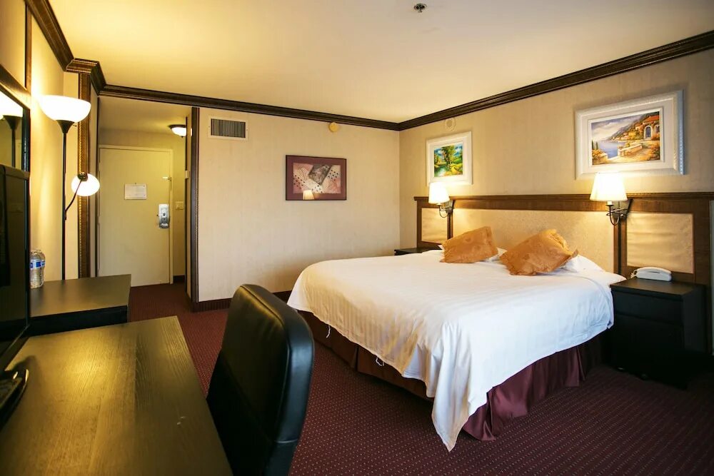 La crystal. Kawada Hotel los Angeles. Америка отель 80-е номера. Кристал Хотелс 16+. Лос для гостиницы.