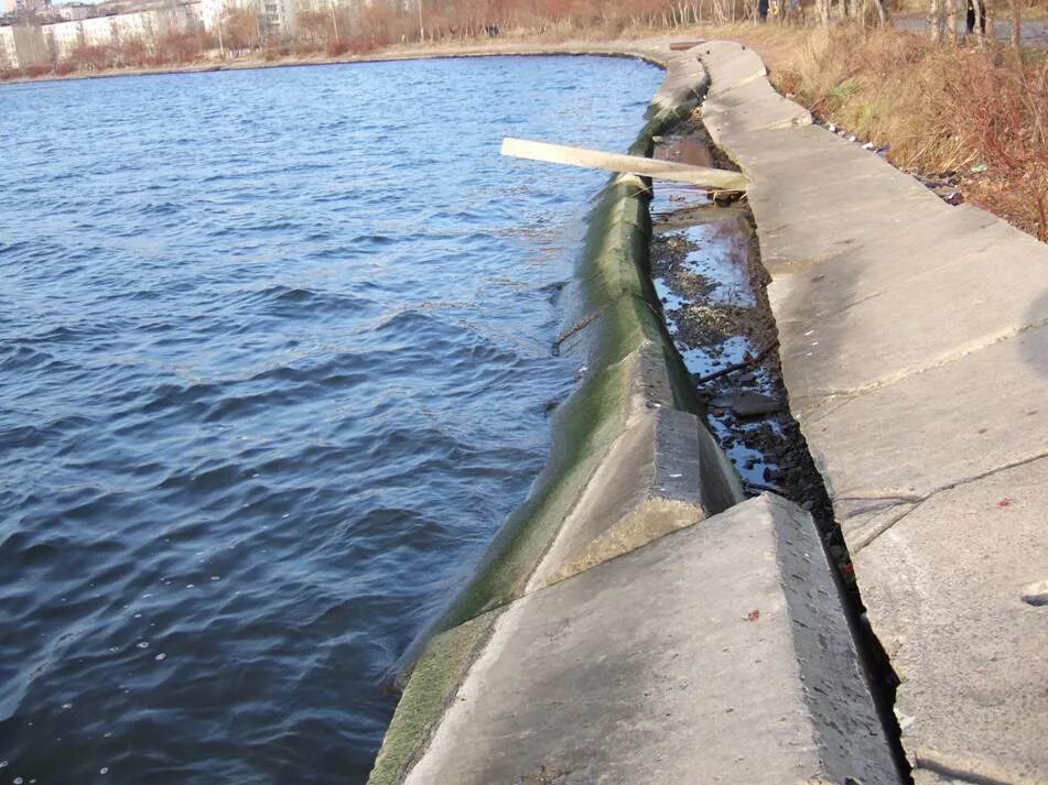 Укрепление набережной Ижевского водохранилища 2008. Берегоукрепление Краснодарского водохранилища. Укрепление берега набережной. Ижевское водохранилище.