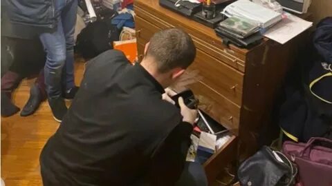 Обыскивать помещение