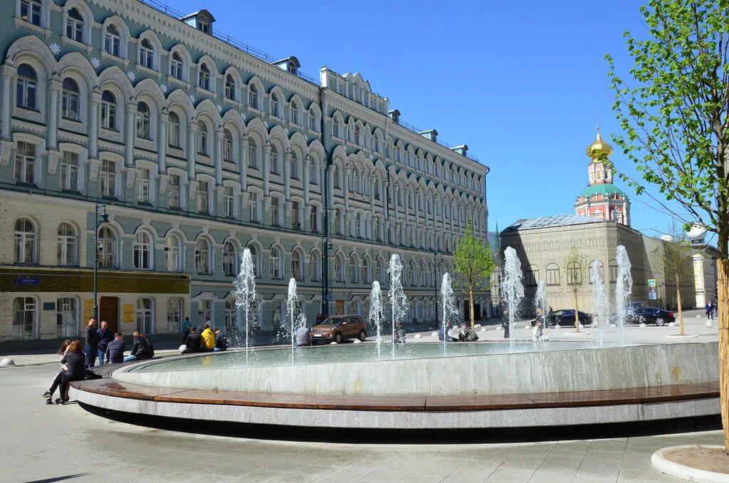 Фонтан, Москва, Богоявленский переулок. Фонтан Ильинка 7. Фонтан на Ильинке в Москве. Площадь Ильинка Москва.