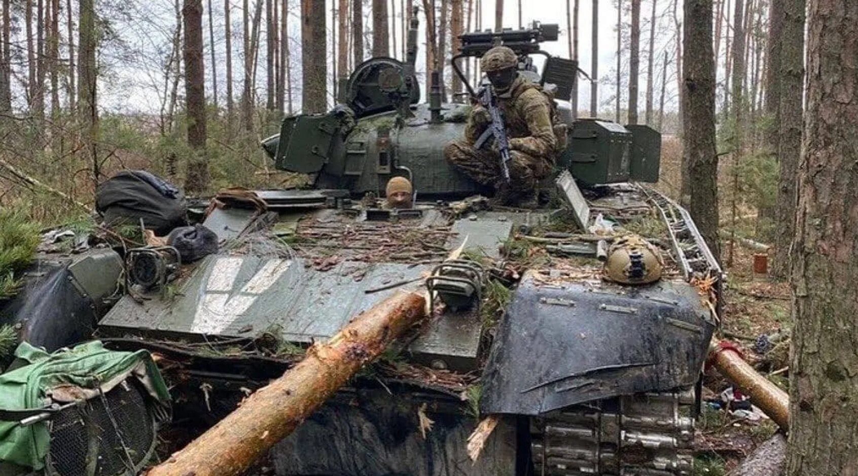 Украина сдалась в войне с россией. Подбитый т 80 БВМ Украина. Т-80бвм на Украине. Захваченный танк России в Украине.