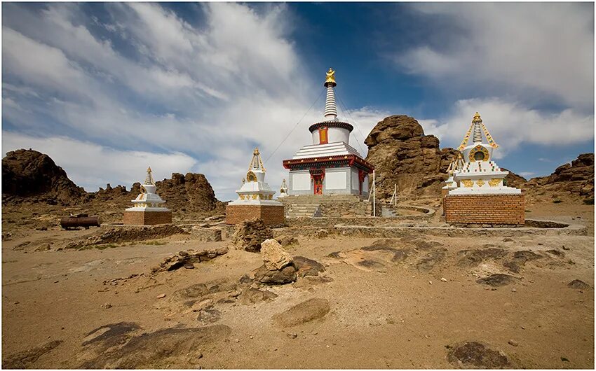 Руины храмы древнего египта. Храм в пустыне. Святилища пустыни. Святилища пустыни. Мадаин-салих саудовская аравия фото.