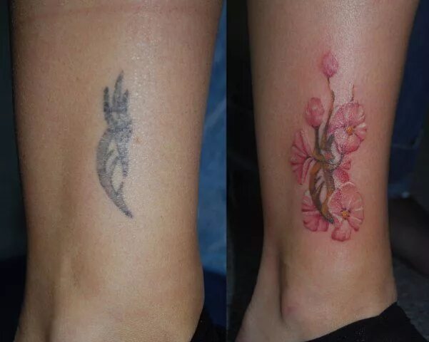 Перебить тату. Перекрытие тату на плече. Перекрытие старой тату цветами. Тату для девушек перекрытие. Перебить тату.