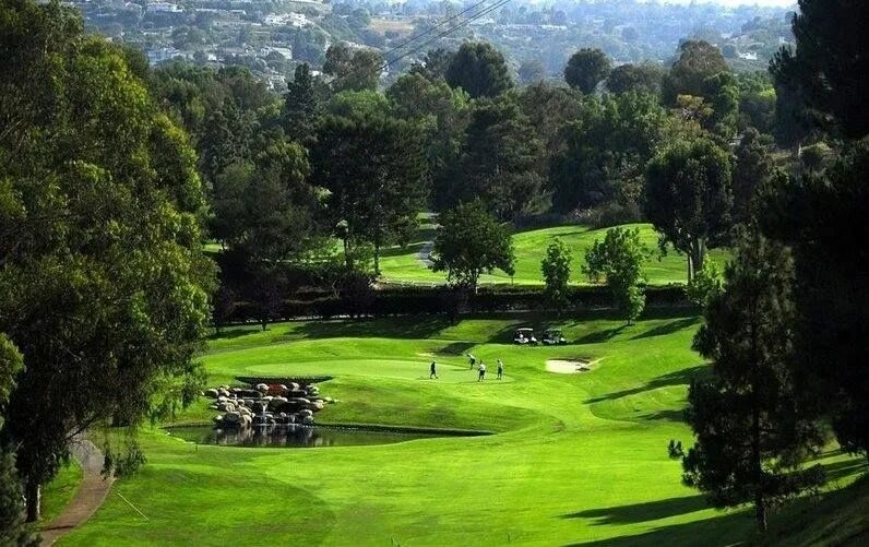 Rolling hills. Роллинг Хиллс Калифорния. Тренировочное поле для гольфа. Country Club. Ted Robinson (Golf course Architect).