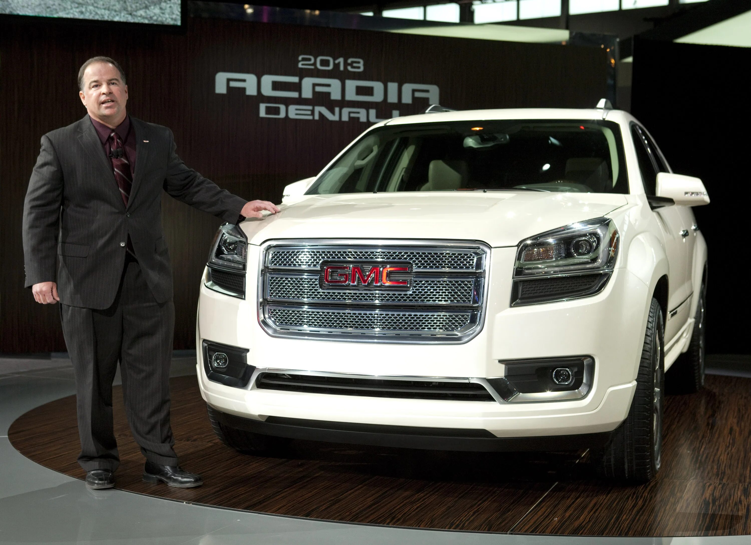 Обзоры автомобилей. GMC Acadia 2013 года. GMC машина. Кроссовер GMC 2014. GMC Acadia обои.