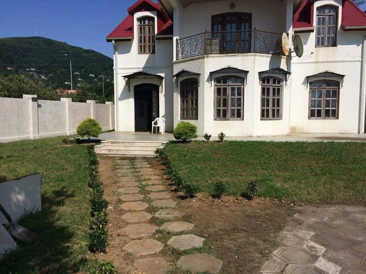 Белый ресторан батуми. Грин вилла батуми. Проекты жк в батуми. Cozy house батуми. Домик батуми.