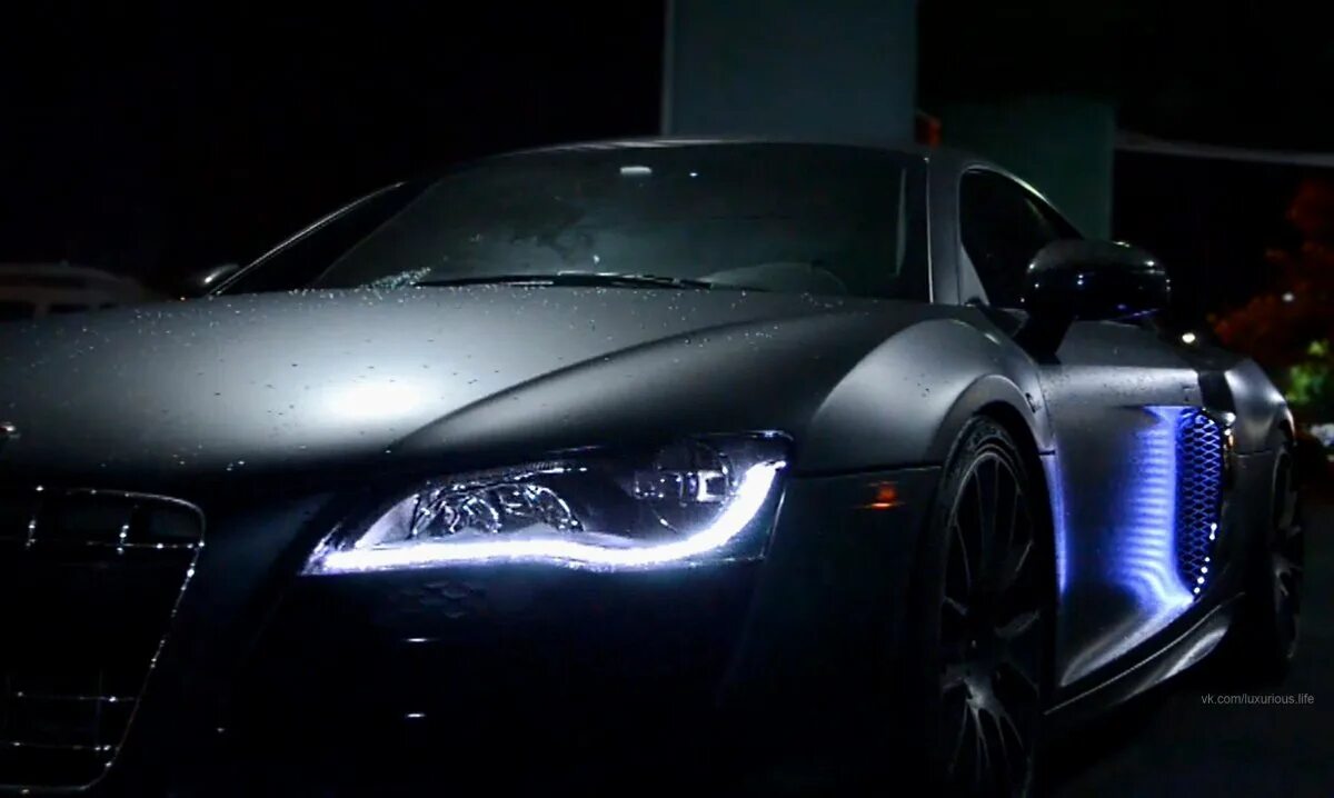 Audi r8 Lights Dark. Ауди а6 в темноте. Красивые фары. Автомобиль в темноте. Фары черной машины