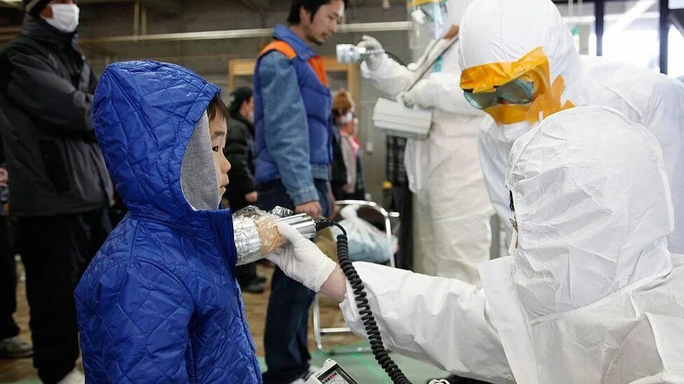 Что происходит с радиоактивными. Авария на АЭС Фукусима-1. Фукусима 2011. Радиационные аварии человек. Пострадавшие от радиационных катастроф.