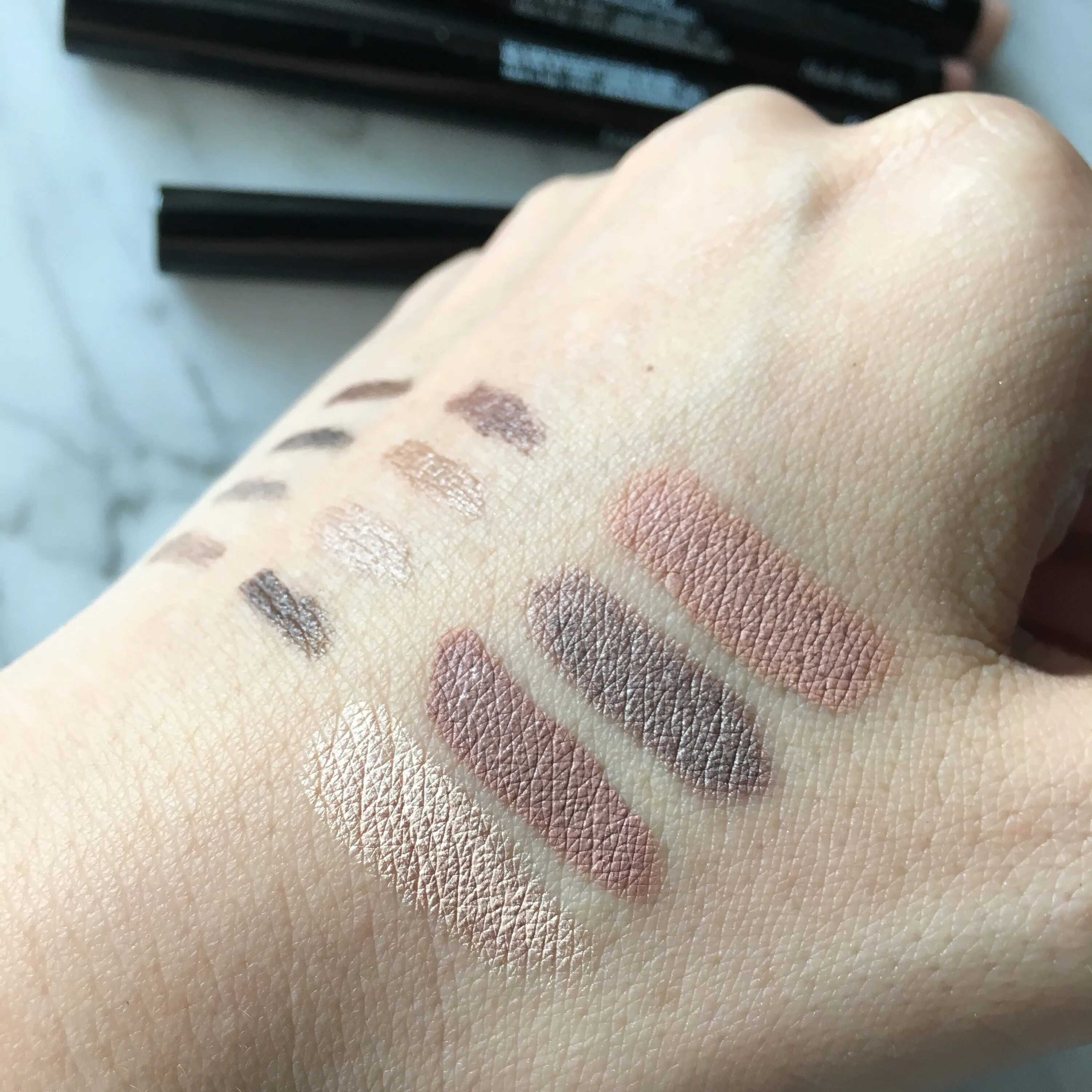 Bobbi Brown long-Wear Cream Shadow Stick Stone. Bobbi Brown Truffle тени. Тени Бобби Браун свотчи. Bobbi Brown тени карандаш.