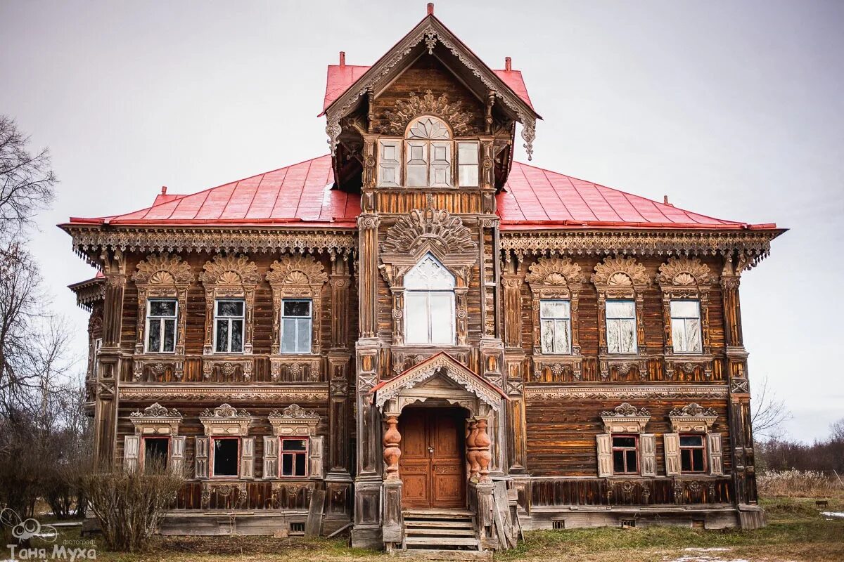 Терем в деревне Погорелово Костромская область. Чухлома Терем Погорелово. Терем Поляшова в Погорелово Костромской области. Терем Ивана Поляшова в деревне Погорелово Костромской области. Костромская область ивановский район