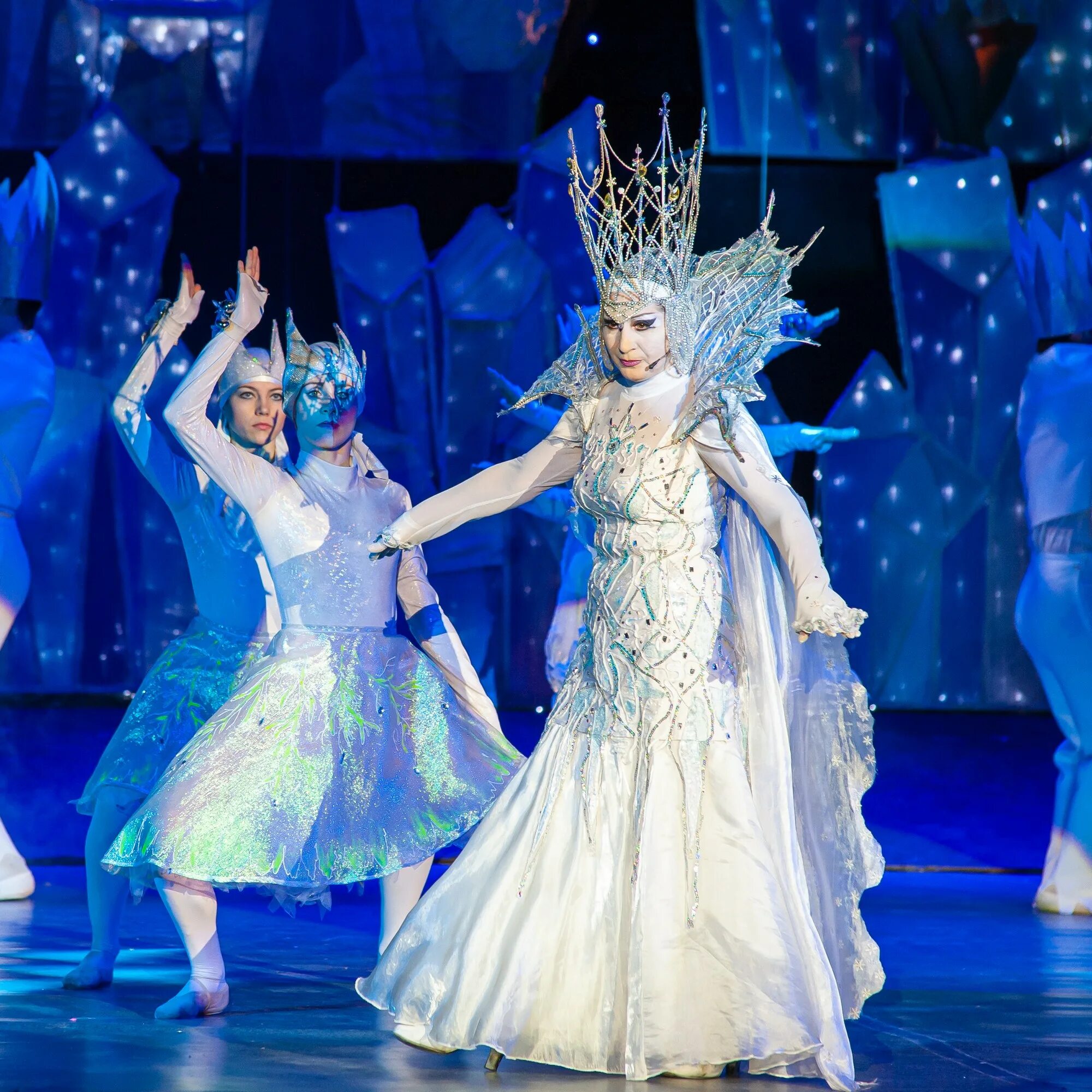 Снежная королева спектакль. Снежная королева театр горького. Снежная королева спектакль 2021. Королева спектакль снежная королева спектакль. Снежная королева спектакль малый театр.