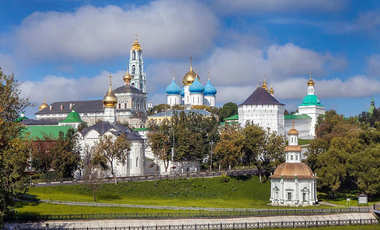 Троице-Сергиева Лавра Сергиев Посад. Сергиев Посад Троицко Сергиевская Лавра. Сергиев посадтроицв Сергия Лавра. Сергиев Посад Троца Сергия Лавра. В каком городе находится троице сергеева лавра