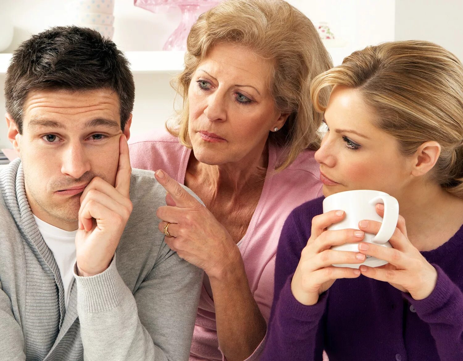 Две мамы парень. Видеодомофон falcon eye fe-40. Жить с родителями. Мама и подросток. Дети от прошлого брака.