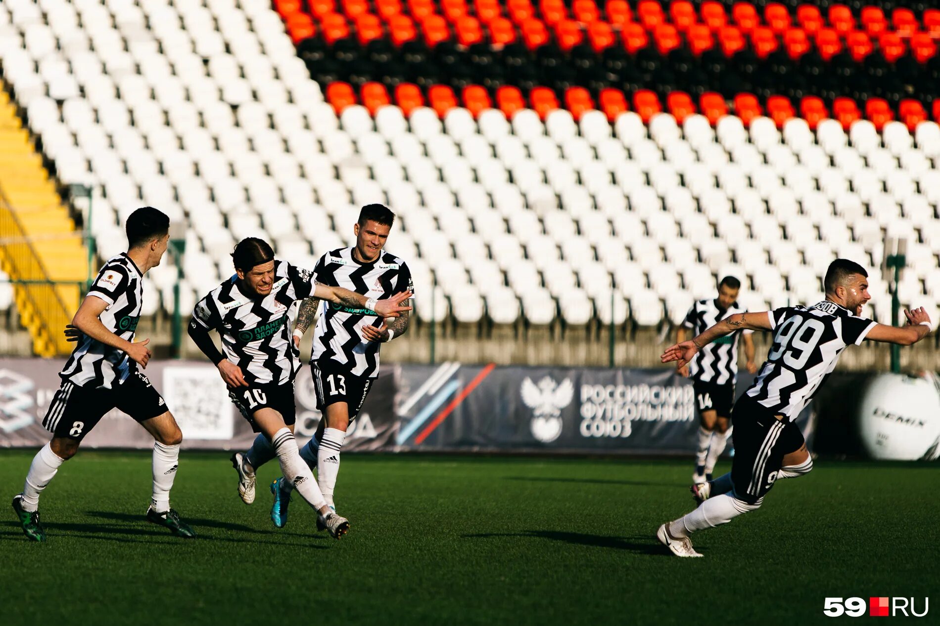 амкар пермь футбольный клуб. футбольная пермь. футбольные моменты. клуб амкар пермь. вячеслав бардыбахин фк енисей.