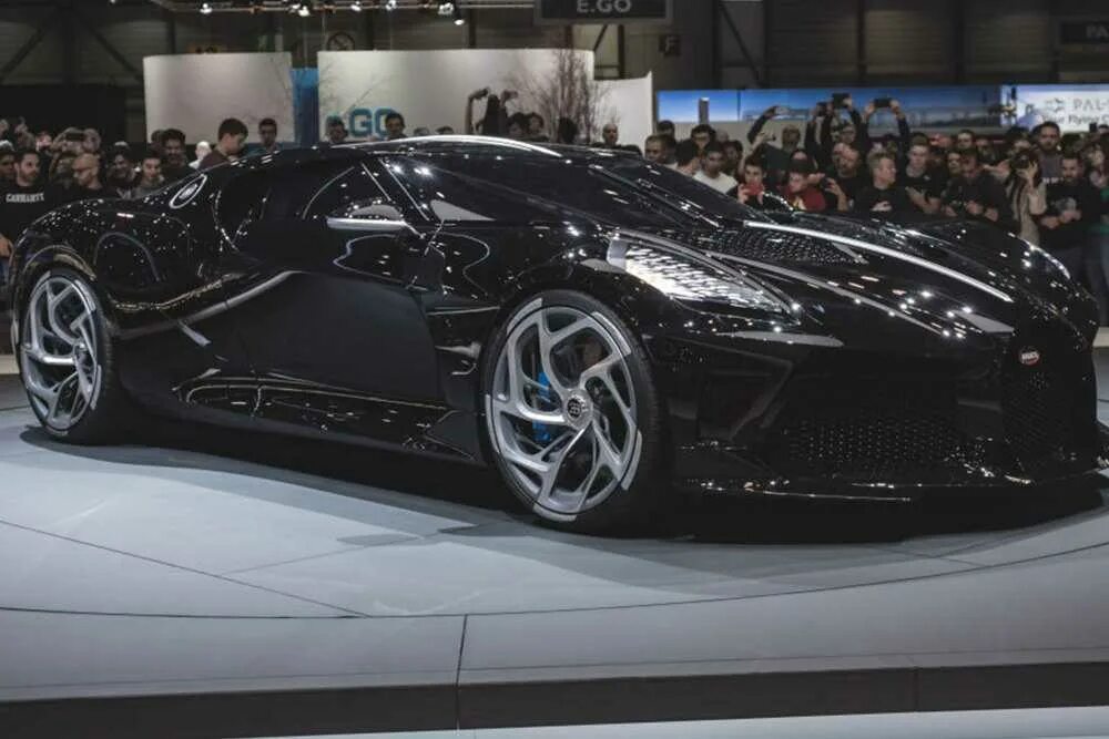 Бугатти la voiture noire 2021. Бугатти Bugatti la voiture noire. Бугатти Нуар 2023. Машина Бугатти la voiture noire. Машина за 1 доллар