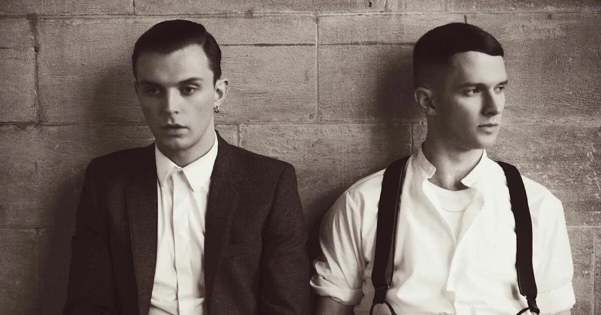 Hurts take. Hurts. Тео Хатчкрафт. Группа Хартс. Hurts 2008.