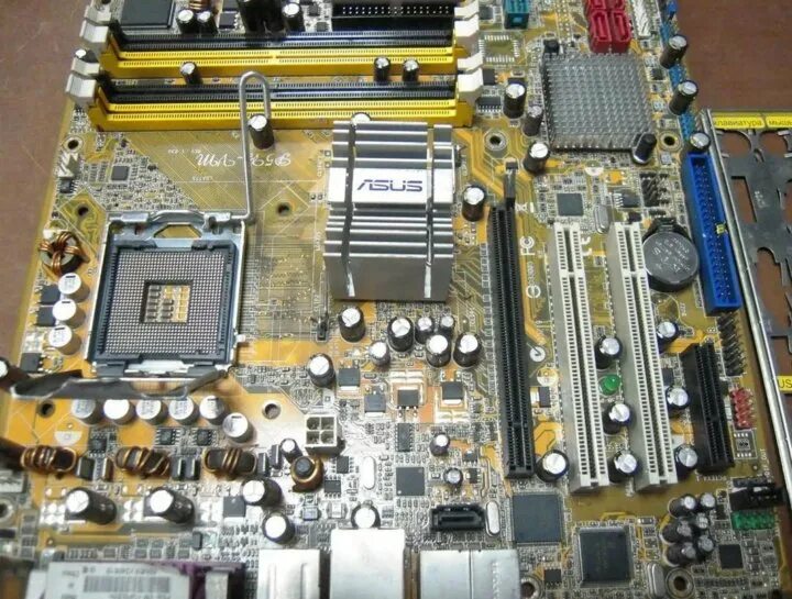 P5b vm. Asus p5b 775. asus 775 socket ddr2 p5b. asus p5 vm. материнская плата asus 775 сокет ddr2 4 слота.