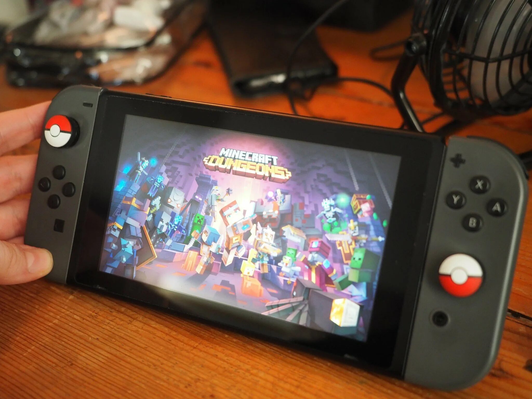 Dungeons nintendo switch. Нинтендо спивич майнкрафт. Майнкрафт на Нинтендо свитч. Майнкрафт данженс на Нинтендо свитч. Майнкрафт подземелье на Нинтендо свитч.