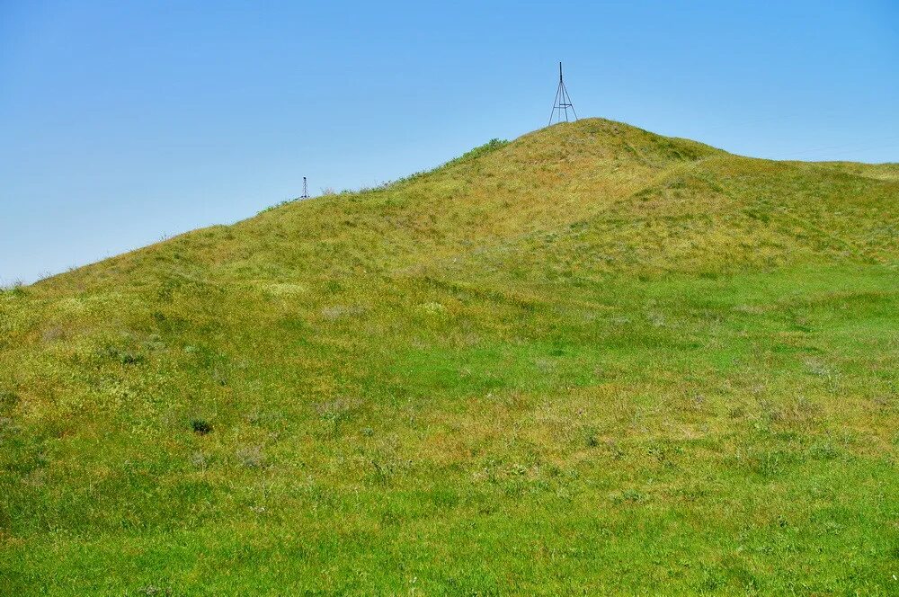 качканар карьер щебень. насыпи из земли или камня. терриконы и курганы. галечник и гравий. дорожки из гравия.