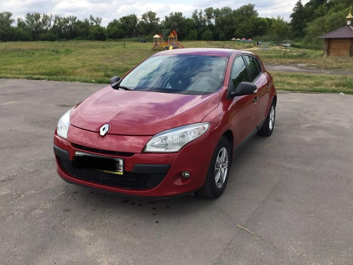 Рено Меган 3 красный. Renault Megane III 2010. Рено Меган 3 хэтчбек красный. Рено Меган 3 поколение хэтчбек.