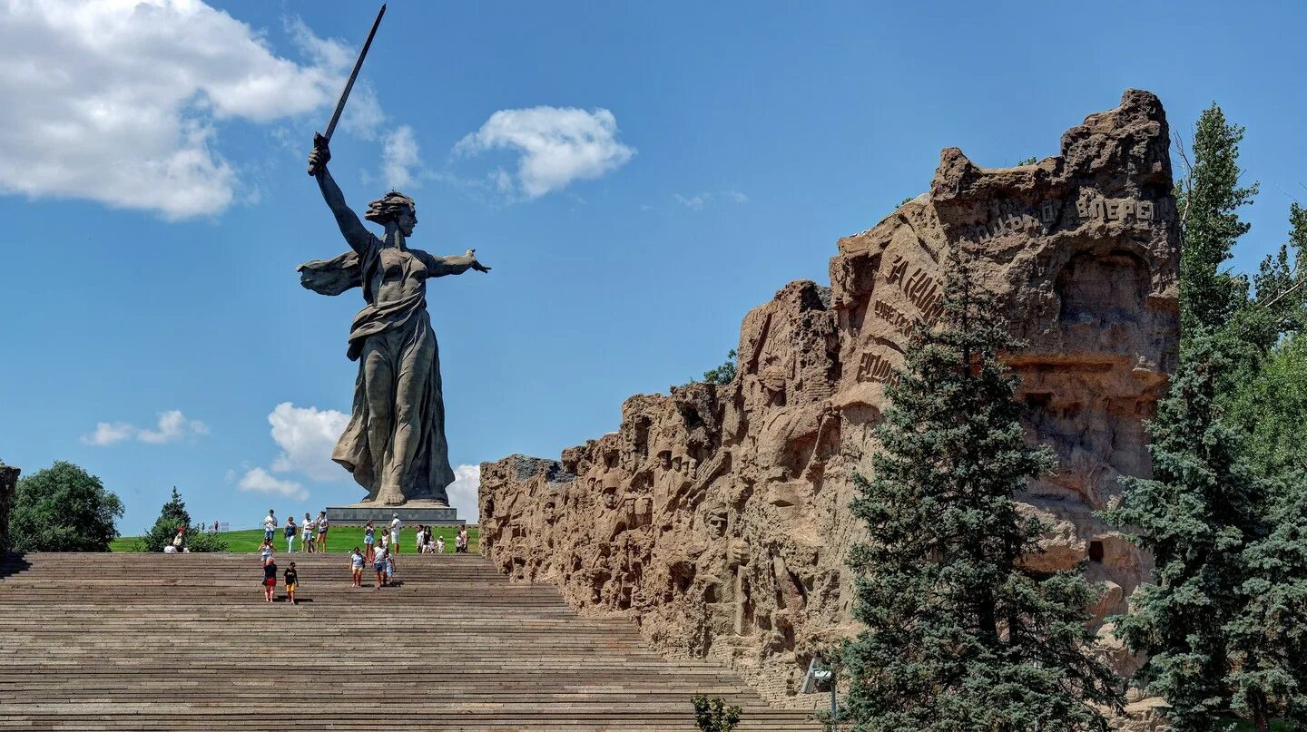 Посетить памятник. Мамаев курган волгоград. памятник мамаев курган в волгограде. волгоград родина мать мамаев курган сталинградская. монумент на мамаевом кургане в волгограде.