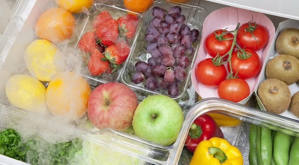 Способы хранения фруктов и овощей. Хранение продуктов. яблоки в холодильнике. холодильник для овощей. фрукты в холодильнике.