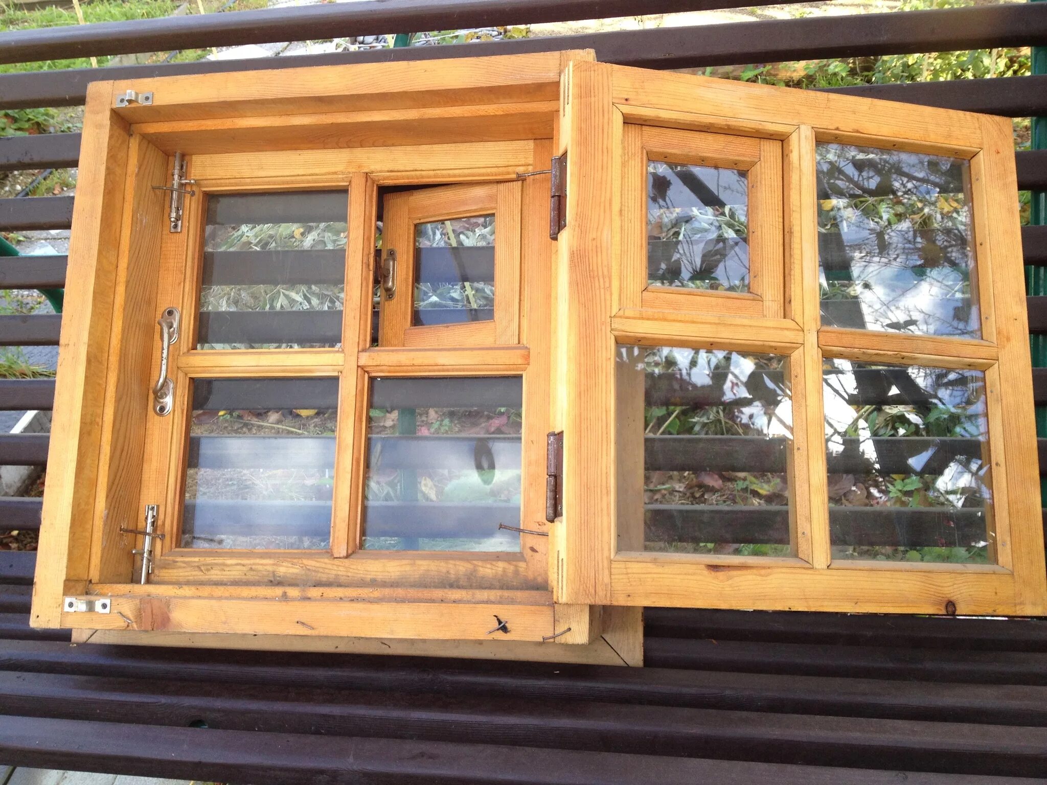 Окно изготовление своими руками. Деревянные окна. Оконная рама деревянная. Изготовлю оконные рамы деревянные. Рама для окна из дерева.