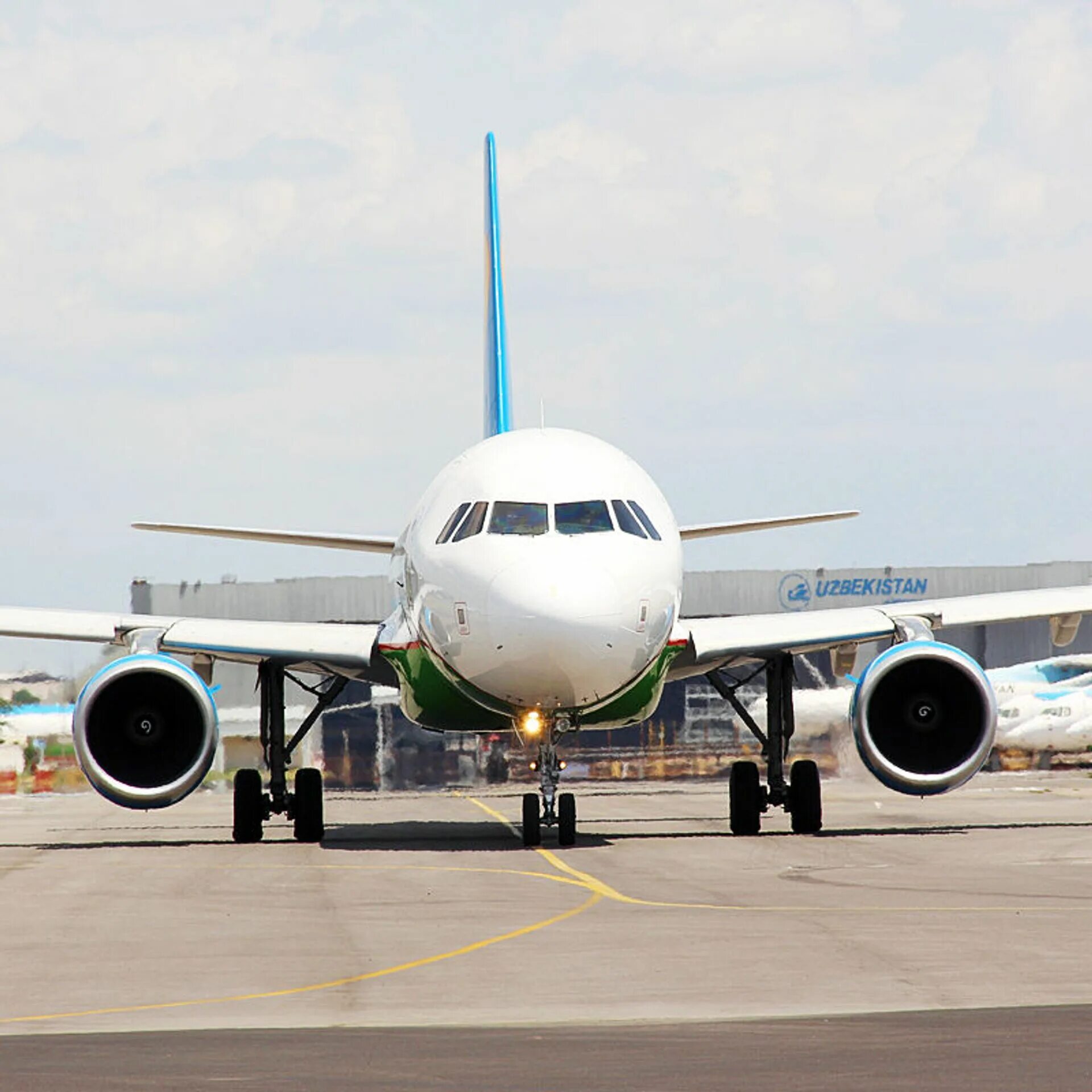 Аэробус а320 Узбекистон хаво йуллари. Airbus a320 узбекские авиалинии. Самолёт Аэробус а320. Узбекистан Эйрвейз а320neo. Авиарейсы узбекистана