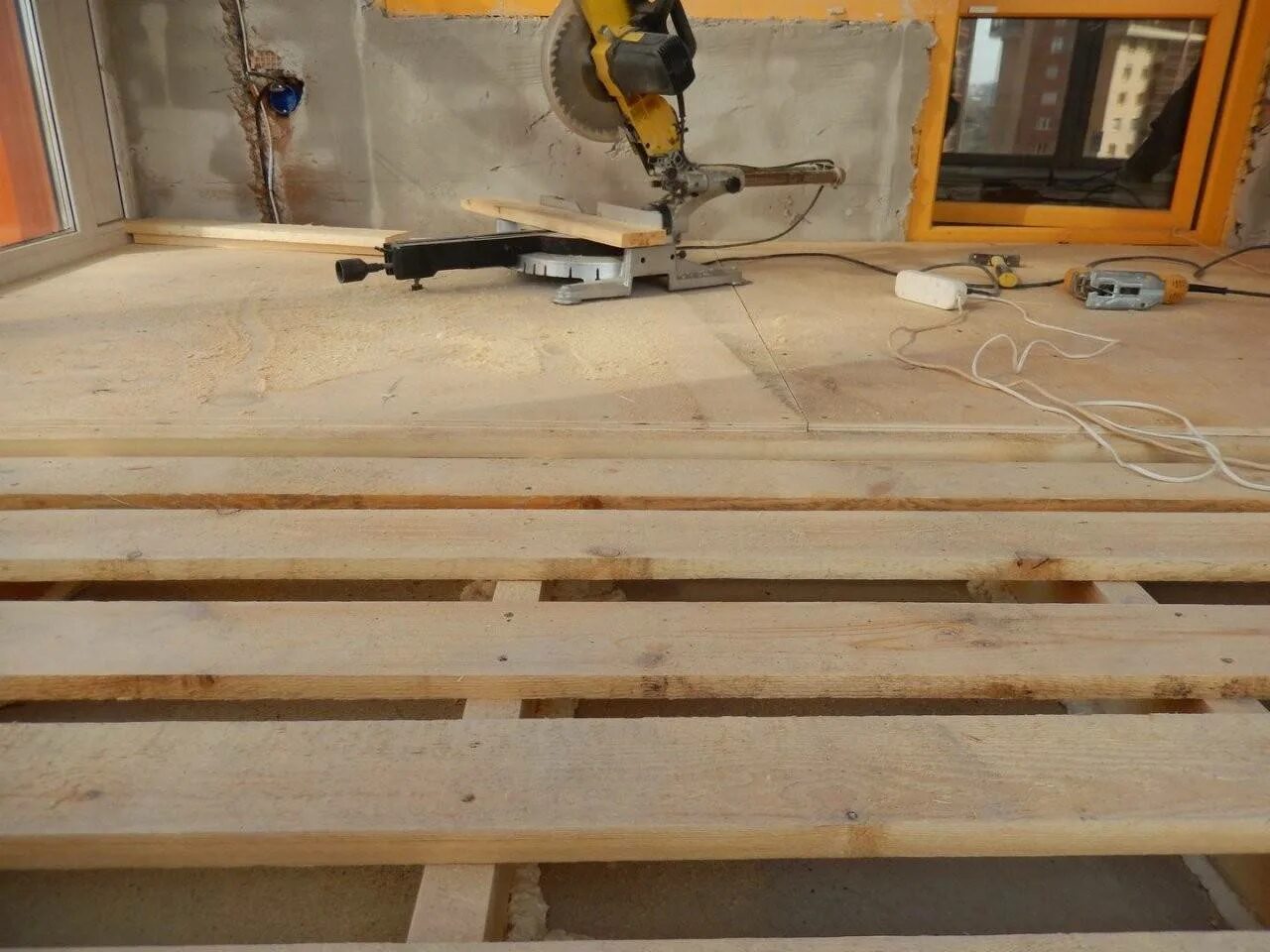 Регулируемые лаги для фанерного пола. Лаги под фанеру. Лаги под фанеру. Лаги 150х50 на бетонный пол. Лаги под фанеру.