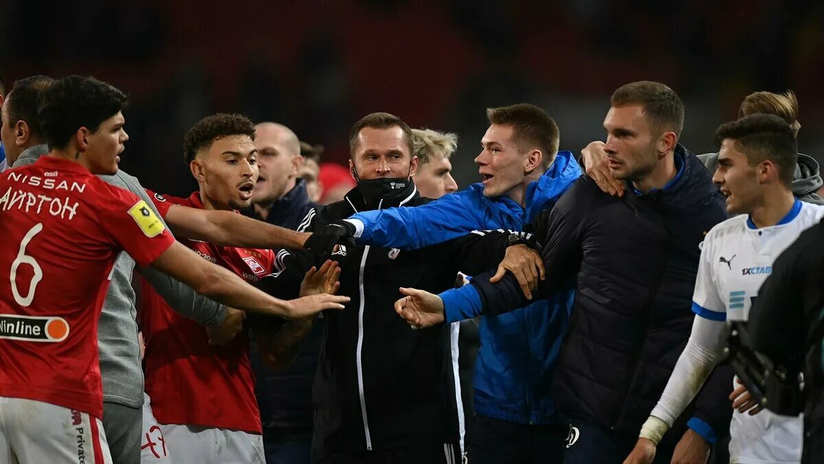 Посредник между футболистом и клубом. Футбол. Посредник между футболистом и клубом. Фк сочи химки. Марио фернандес гремио.