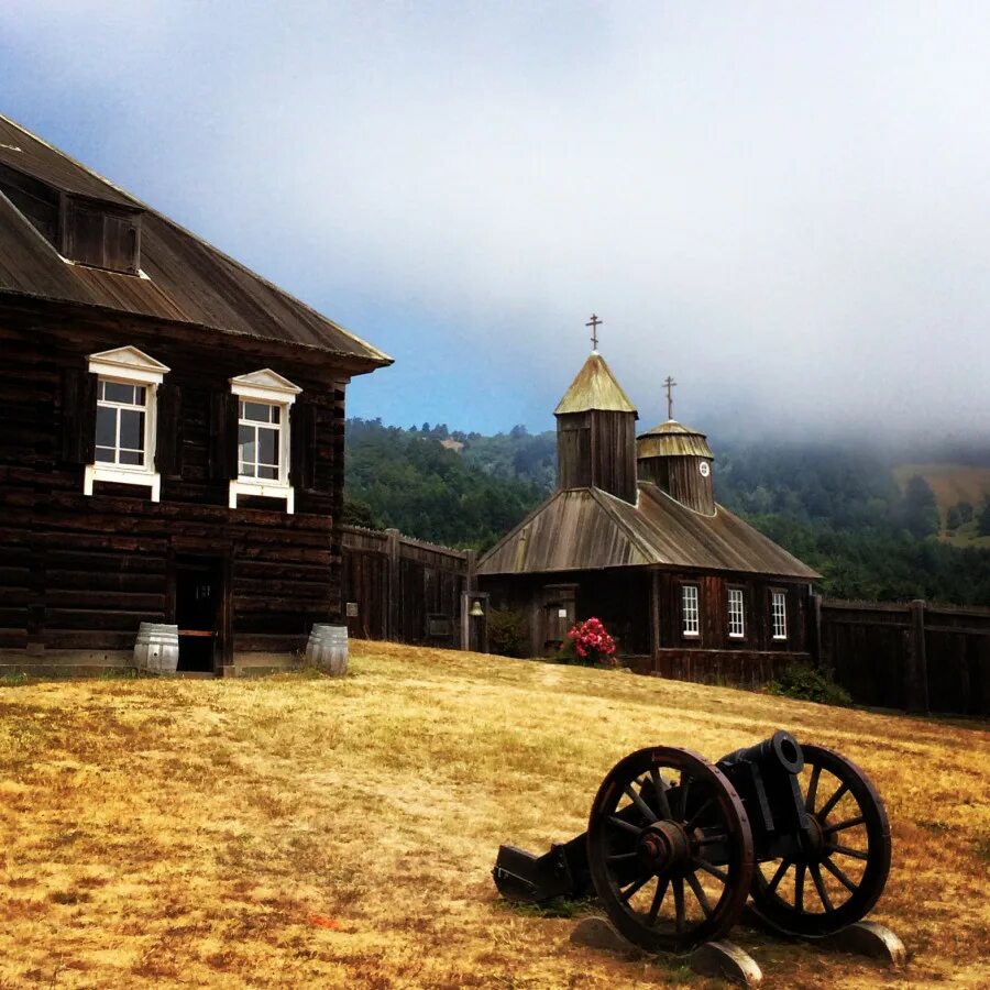 Первые русские поселения в америке основал. 1812 Форт Росс. Музей-заповедник Форт-Росс. Крепость Форт Росс в Калифорнии. Исторический парк Форт Росс.