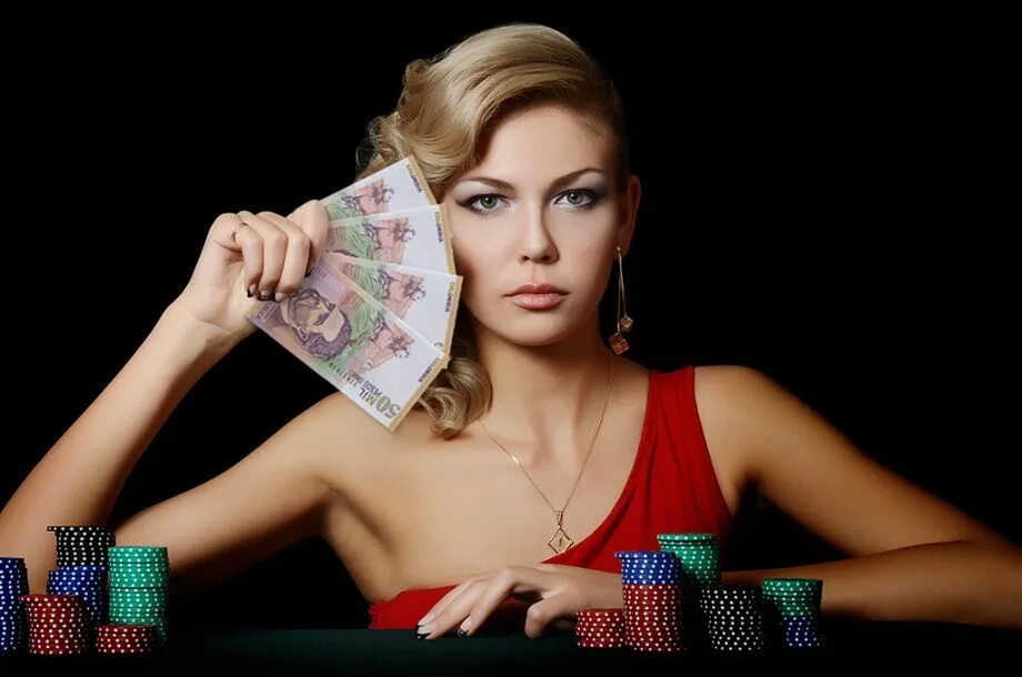 Покер на деньги 2023. Женщина в казино. Шикарная женщина в казино. Азартные игры девушки. Азартная девушка.
