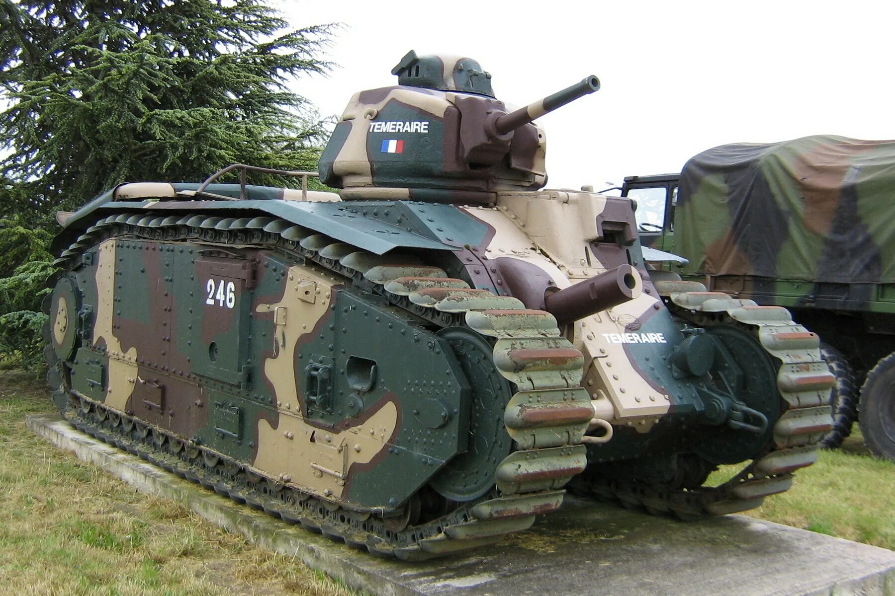 Char line. Renault char b1 танк. французский танк char b1. char b1 bis танк. французский танк 2b bis.