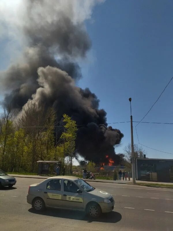 Пожар в Курске. Дым пожар. Сильный пожар в Курске. Взрыв в Курске.