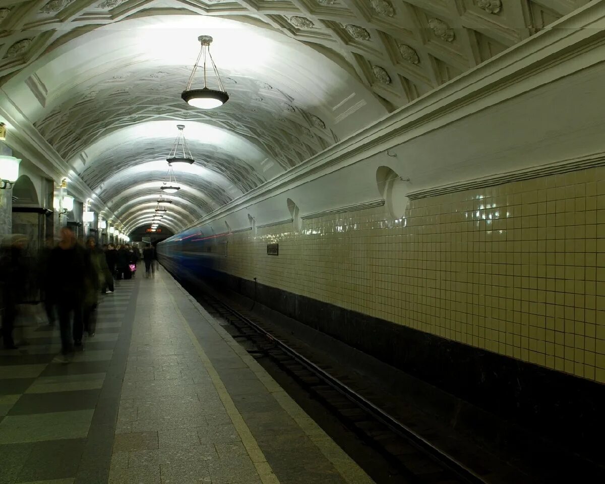 Курская (станция метро, Арбатско-Покровская линия). Станция метро Курская Арбатско-Покровской линии. Станция Курская радиальная. Метро Курская радиальная.