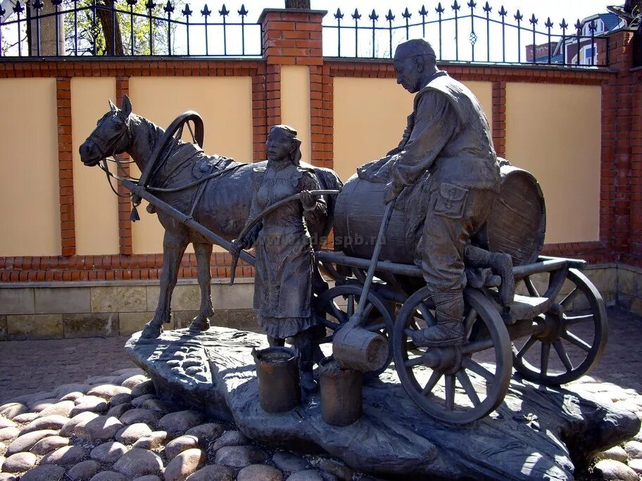 Памятник водовозу в Казани. Памятник Симбирский водовоз Ульяновск. Памятник водовозу Тукая Казань. Памятник водовозу на улице Горького.