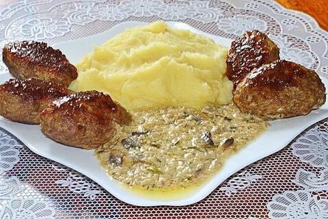 Картошка котлета соус