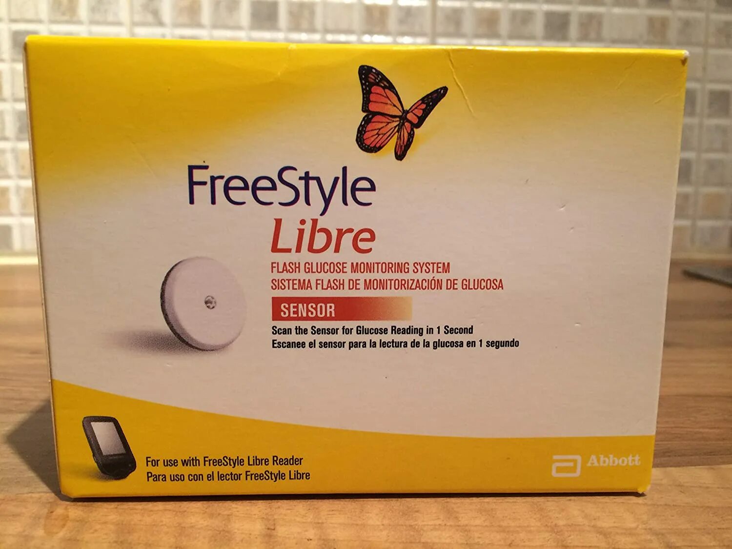 Чем отличается либра 1 от либры 2. Либра 1 для диабетиков. Сенсор фристайл либре. Датчик freestyle libre. Фристайл либре 1 россия.