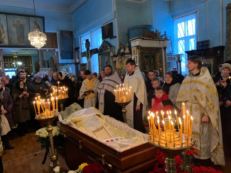 Похороны в церкви американские. Мичуринск панихида в церкви. Церковь похоронила частицу света. Отпевание в церкви цена