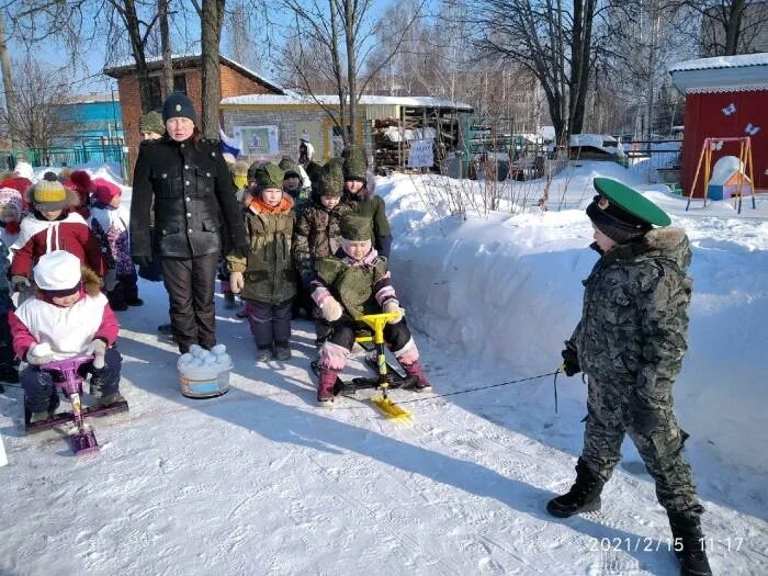 Сценарий зарницы зимой. Зарница к 23 февраля в детском саду на улице. Зимняя Зарница в детском саду. Зарница в детском саду на улице зимой. Военно патриотическая игра Зарница в детском саду.