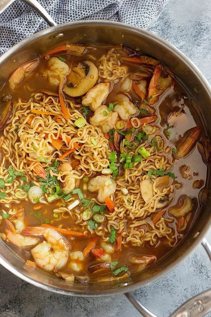 Корейский домашний суп. Kimchi jjigae. Твенджан чиге корейский суп. Корейское кукси. Традиционный корейский суп.