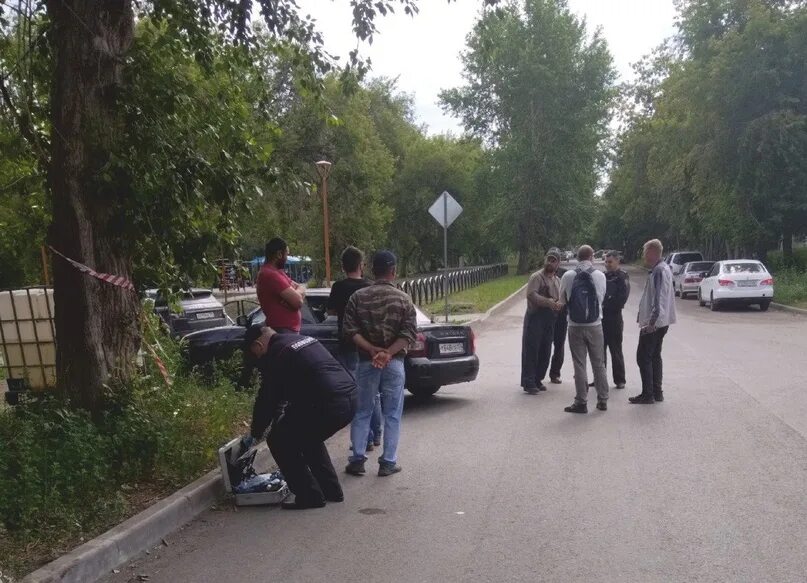 Новости ру каменск уральский. Бандиты Каменска-Уральского. Разбитые машины на улице ночью. Задержание преступника. Каменск-Уральский сгорела машина.