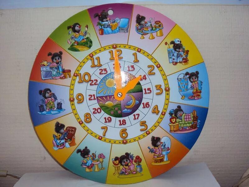 Игры делать часы. Часы из картона. Часы для садика. Часы с режимом дня для ребенка. Часы из картона для детей.