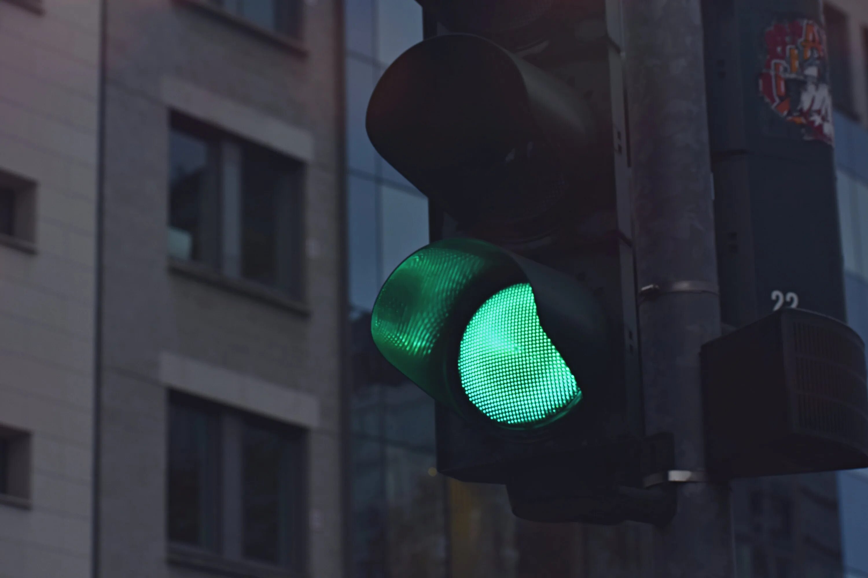 Дорогу на зеленый свет светофора. Зеленый сигнал светофора. Зеленый цвет светофора. Зеленый свет светофора. Красивый светофор.