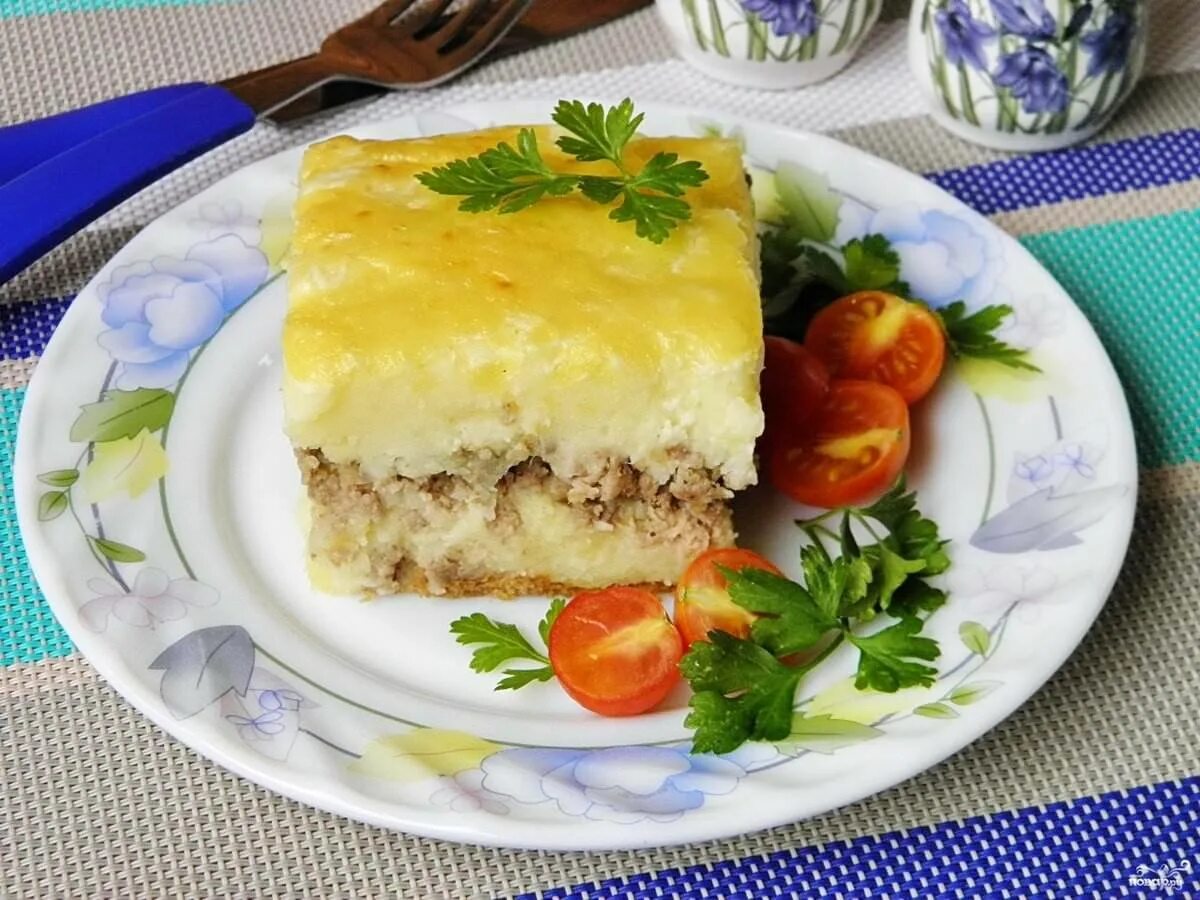 Запеканка с фаршем и картофелем пюре. Картофельная запеканка с фаршем в духовке классический. запеканка с картошкой и фаршем в духовке. запеканка с фаршем и картошкой в духовке с сыром. запеканка картофельная с трепангами.