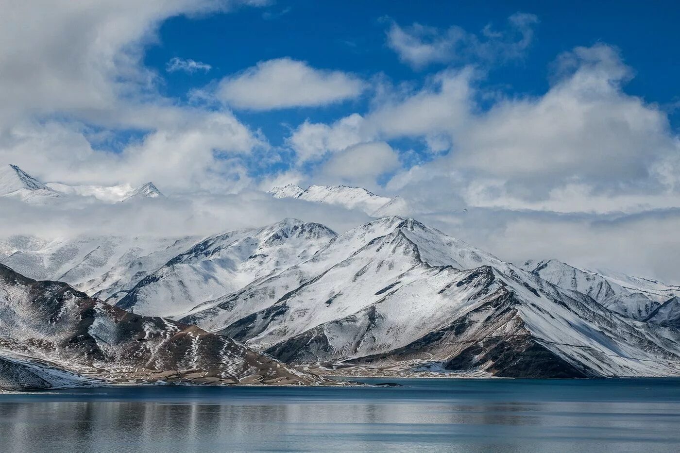 Памир гималаи. Гималаи Тянь-Шань Памир. Горы Памира в Таджикистане. Южный Памир горы. Южный Памир Таджикистан.