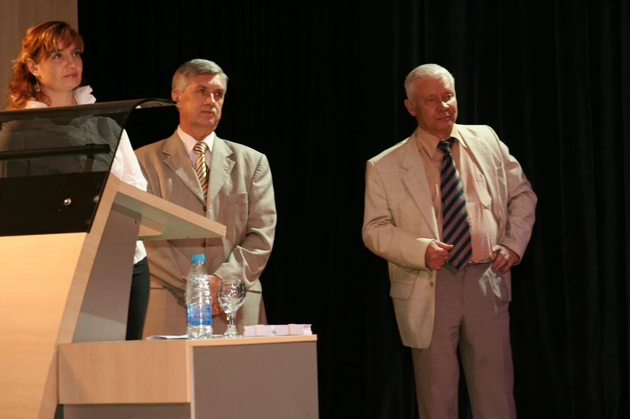 Эф нгу 1998. Эф нгу. Эф нгу. Ггф нгу логотип. Новосибирский национальный государственный университет логотип нгу.