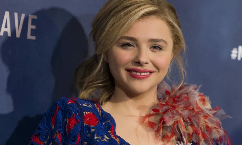 Chloe grace moretz. Hloya grey's morec. Мир хлой. Грейс морец. Мир хлой.