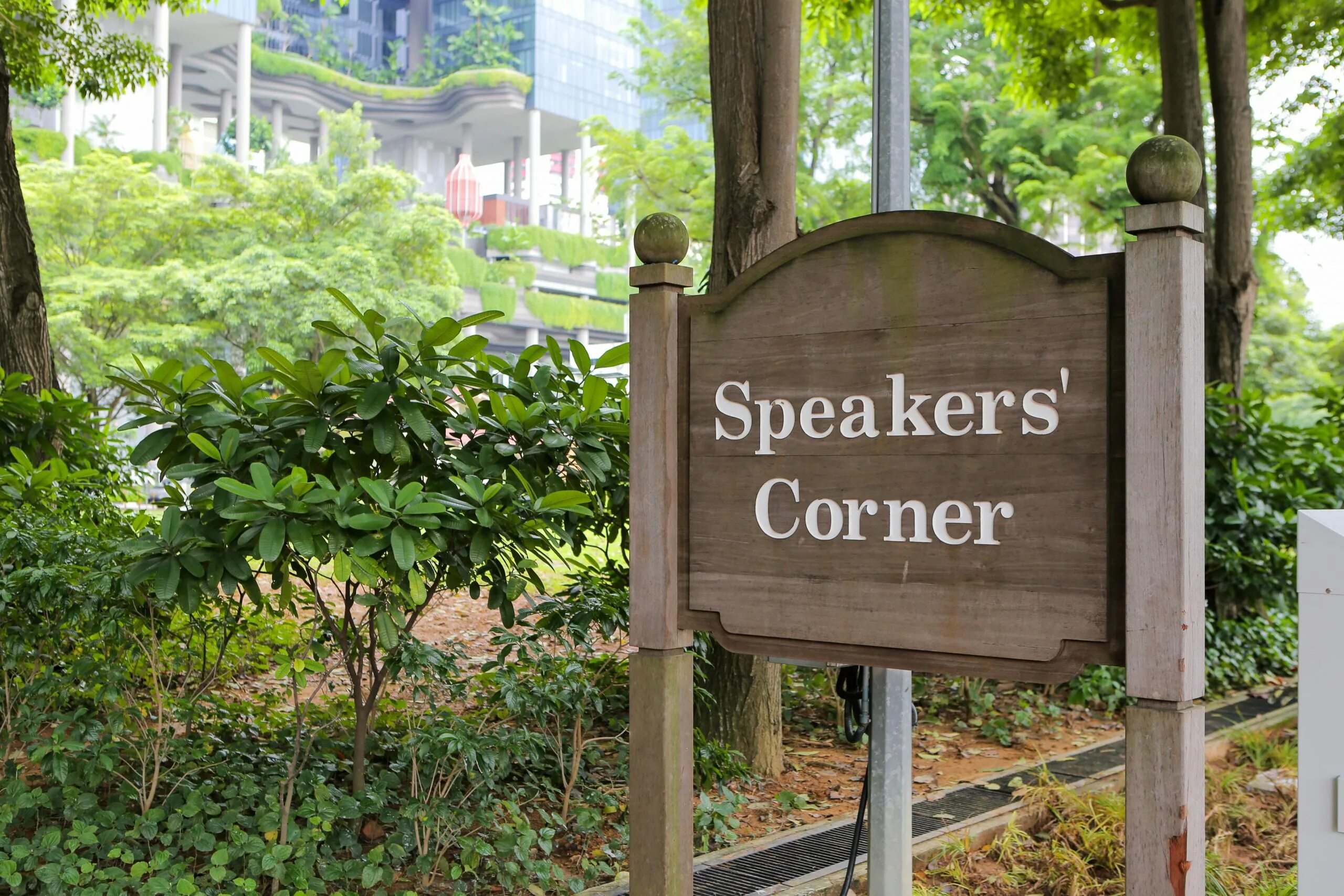 Гайд парк Speaker's Corner. Hyde Park London Speakers Corner. Спикер Корнер в гайд парке. Гайд парк в Лондоне уголок ораторов. Where was the speaker